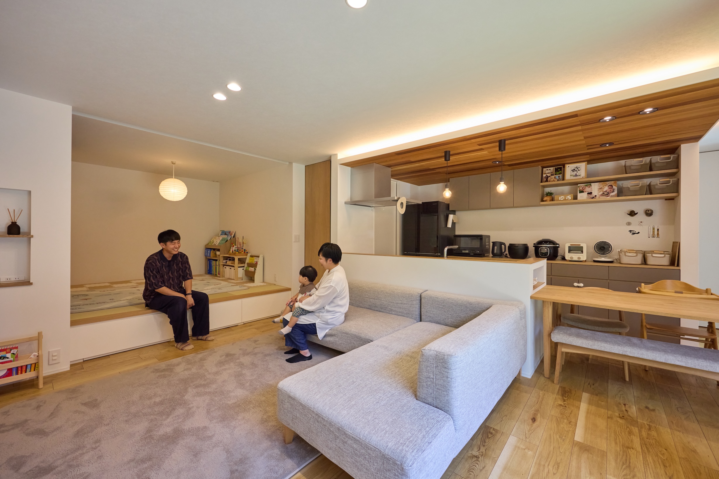  夫婦ともTVや映画を見るのが趣味。LDKのどこにいてもTVが見える間取りが最高です。