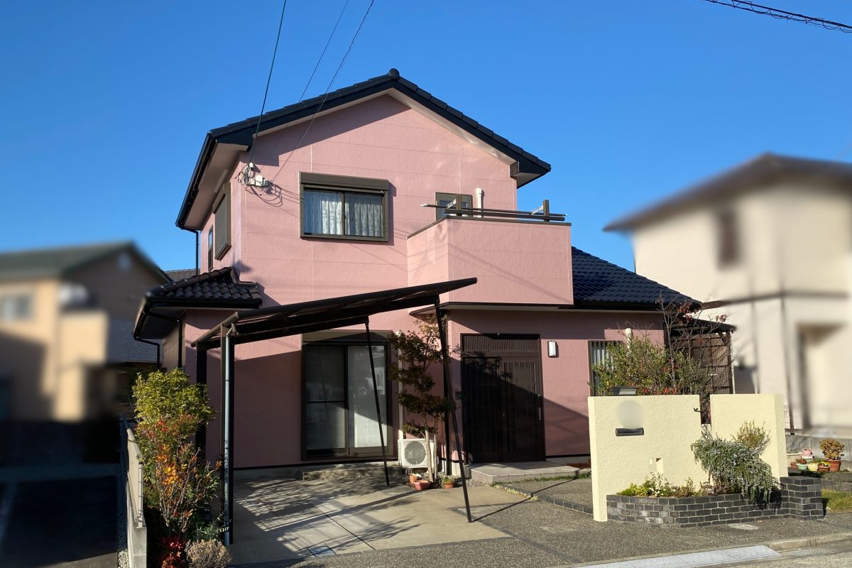 住宅塗装｜ピンク×アイボリーで明るく優しい外観