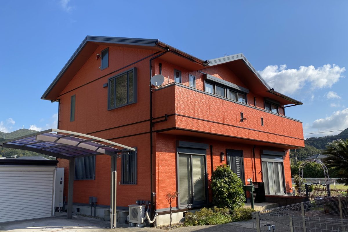 住宅塗装｜鮮やかなオレンジで明るく印象的な外観に