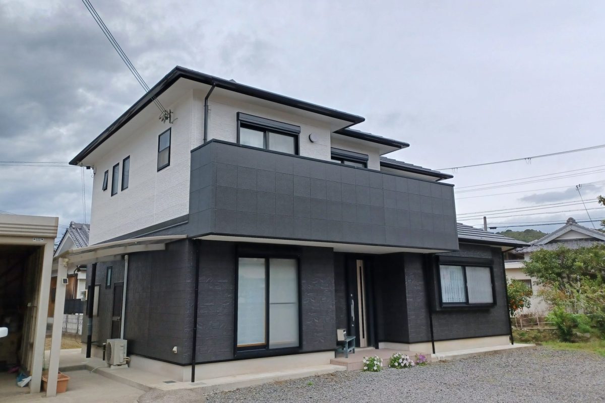 住宅塗装｜濃淡のグレーとホワイトでメリハリのある外観に