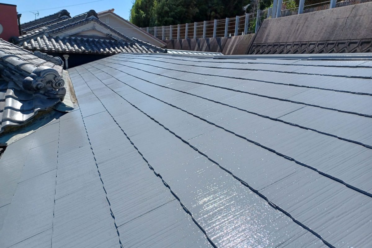 屋根塗装｜高耐候の無機塗料でツヤと耐久性を両立