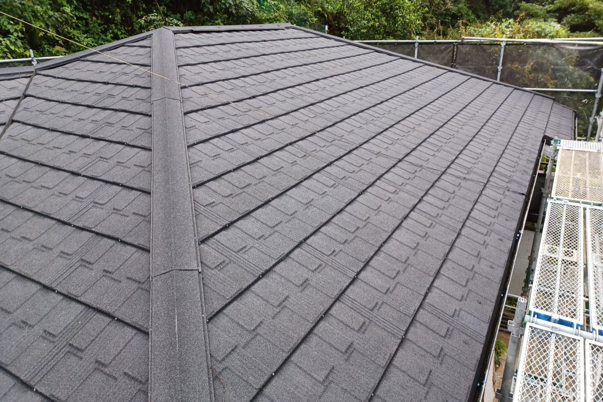 屋根カバー工法|リクシル T・ルーフで立体感ある耐久屋根