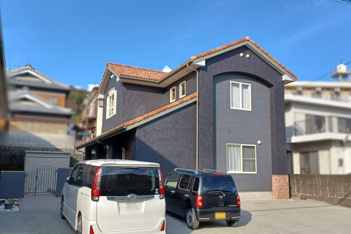 住宅塗装｜フッ素塗料で叶える重厚感あふれるダークカラー外観