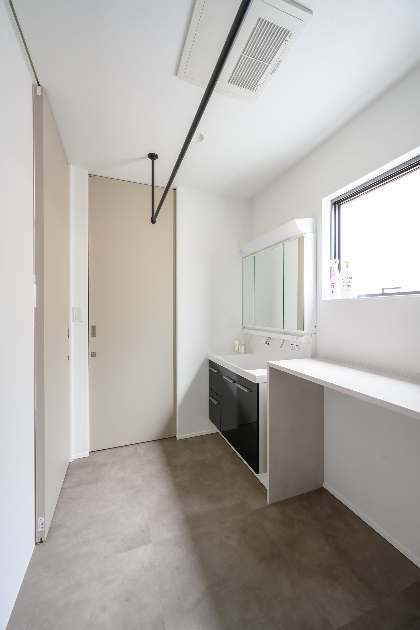 脱衣兼ランドリールーム