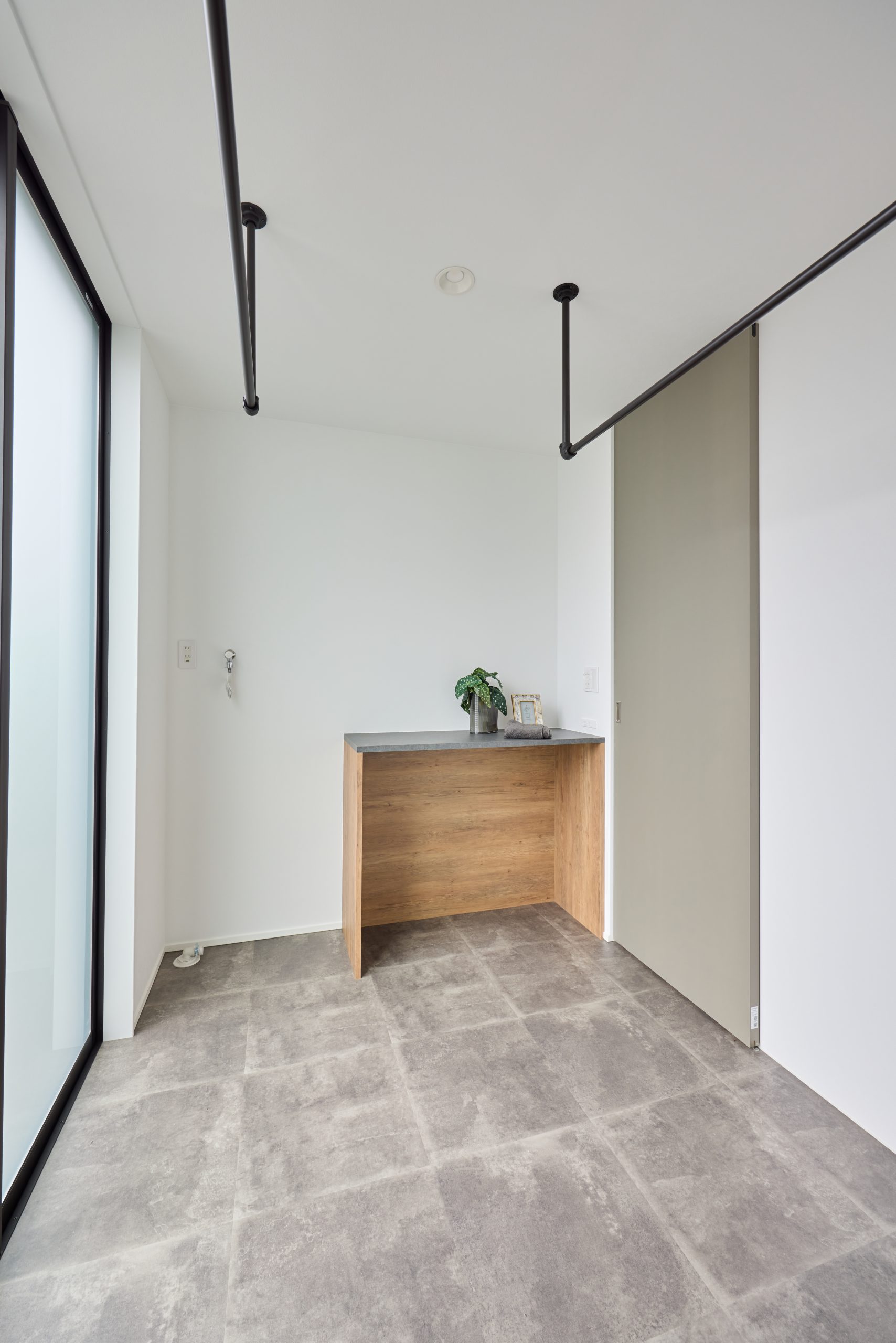 モルタルブロックがかっこいいランドリールーム