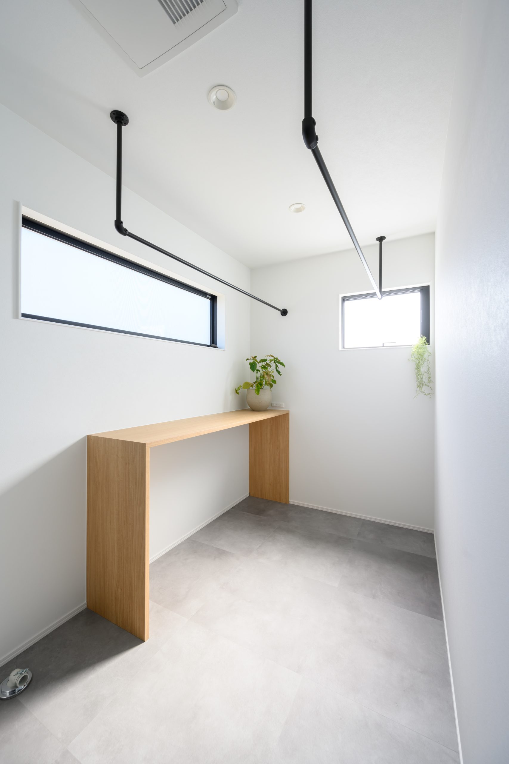 陽が差し込むランドリールーム