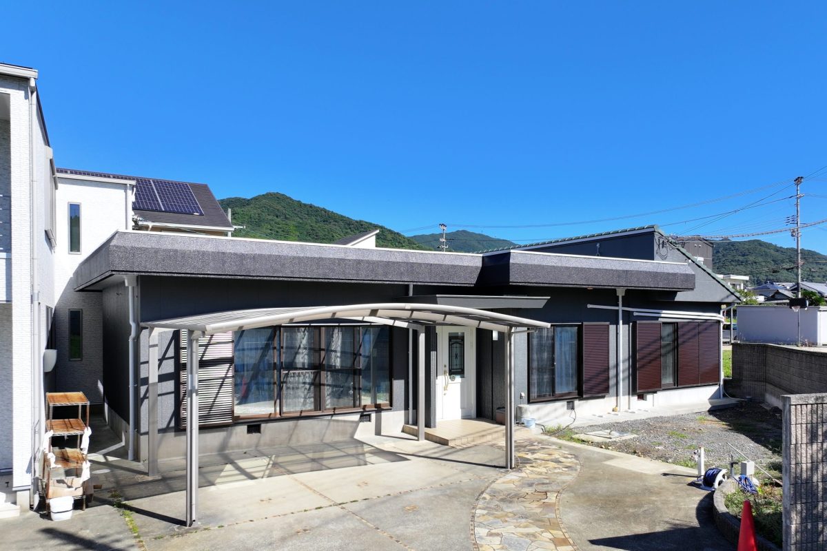 住宅塗装｜パラペットが映える、二色のグレー