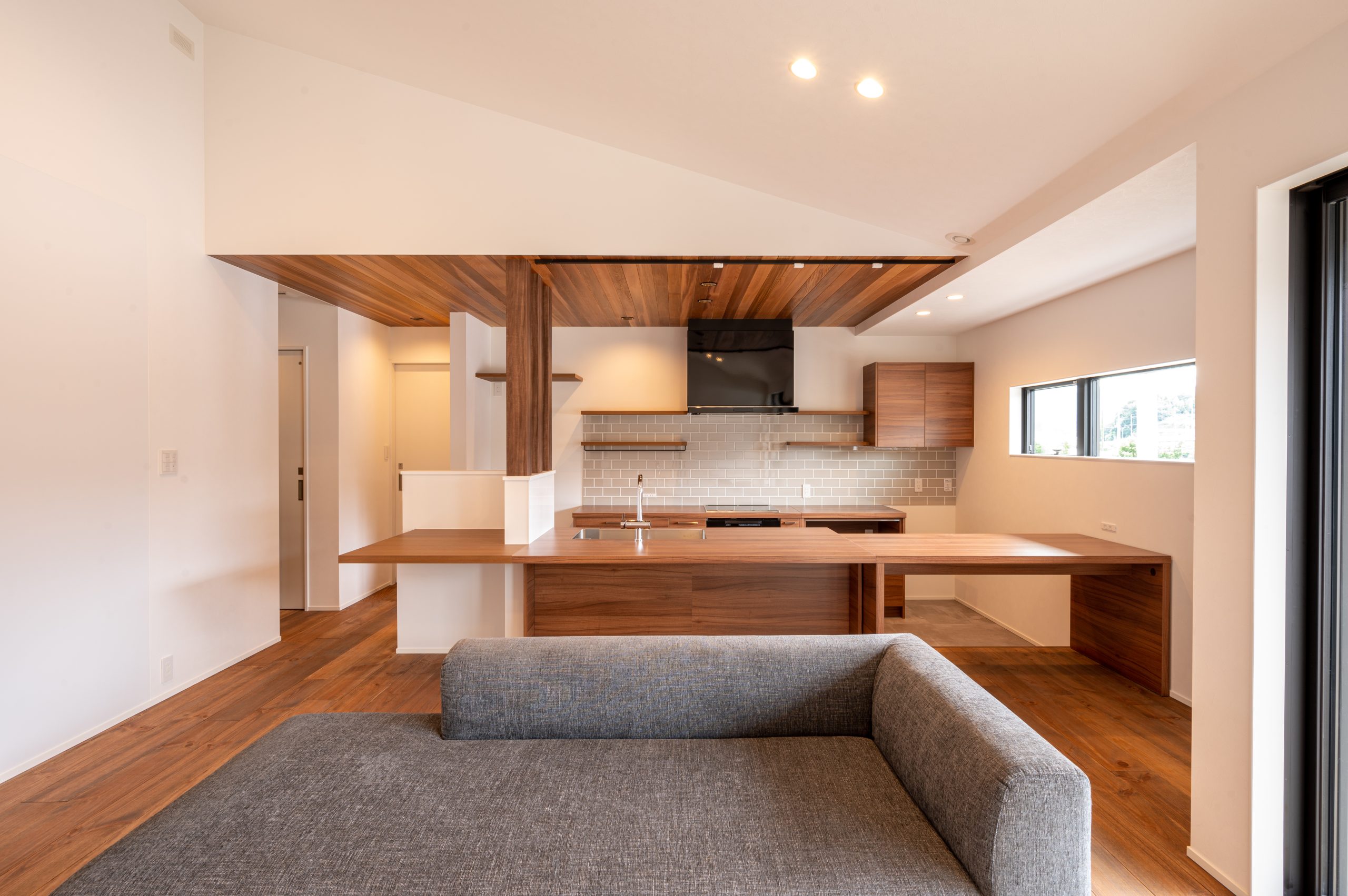 ダイニング一体型の大型カウンターのある暮らし