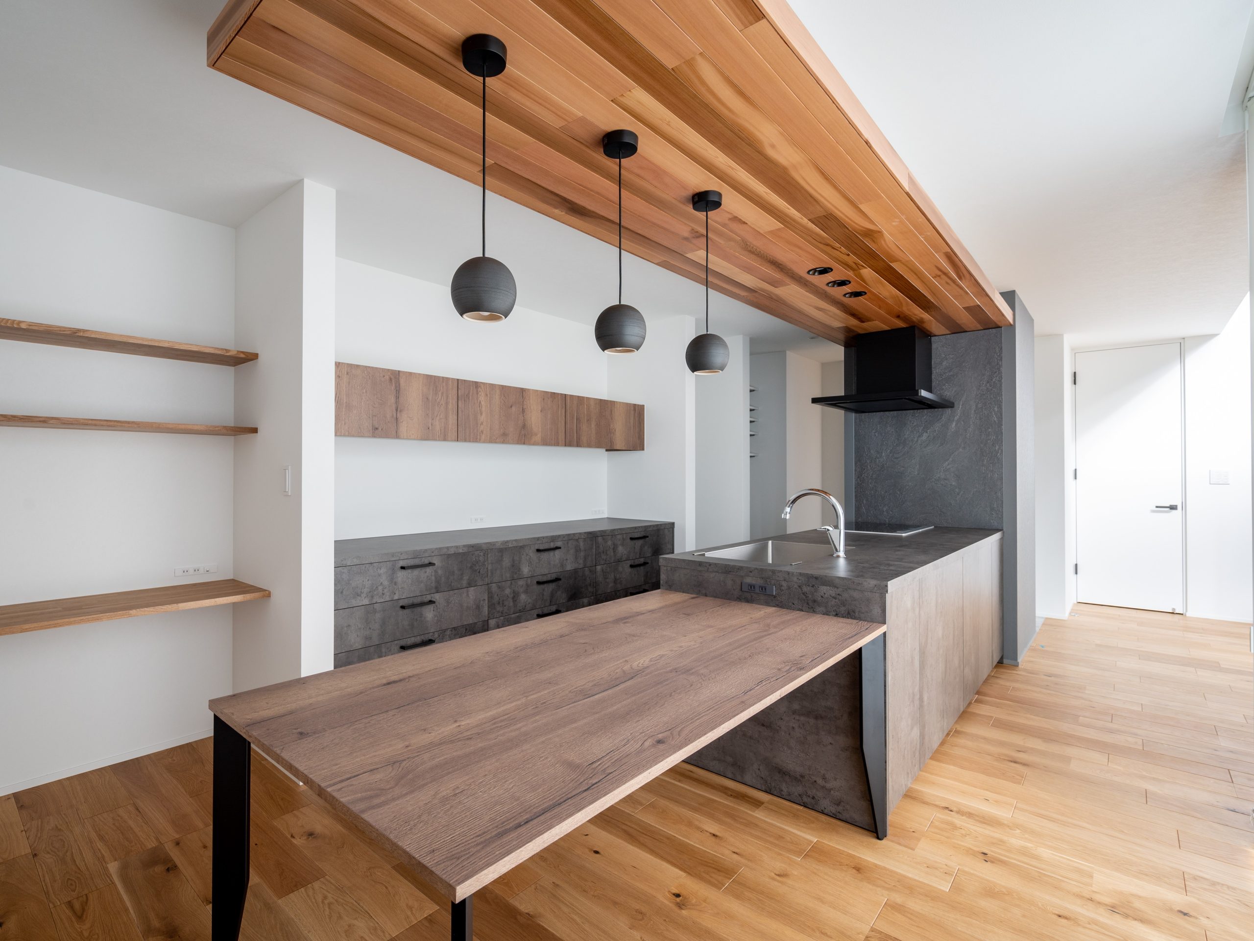 視線を惹きつけるダイニング