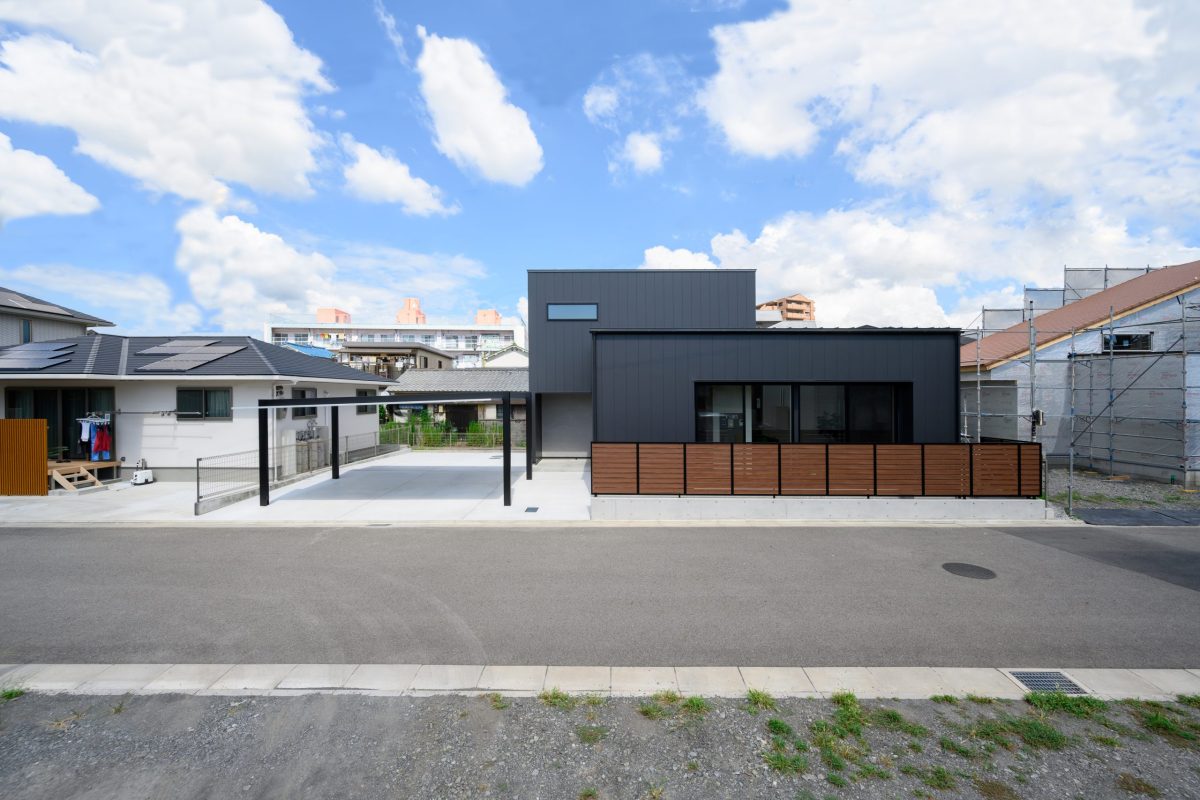 重厚感を纏う大人スタイルの家